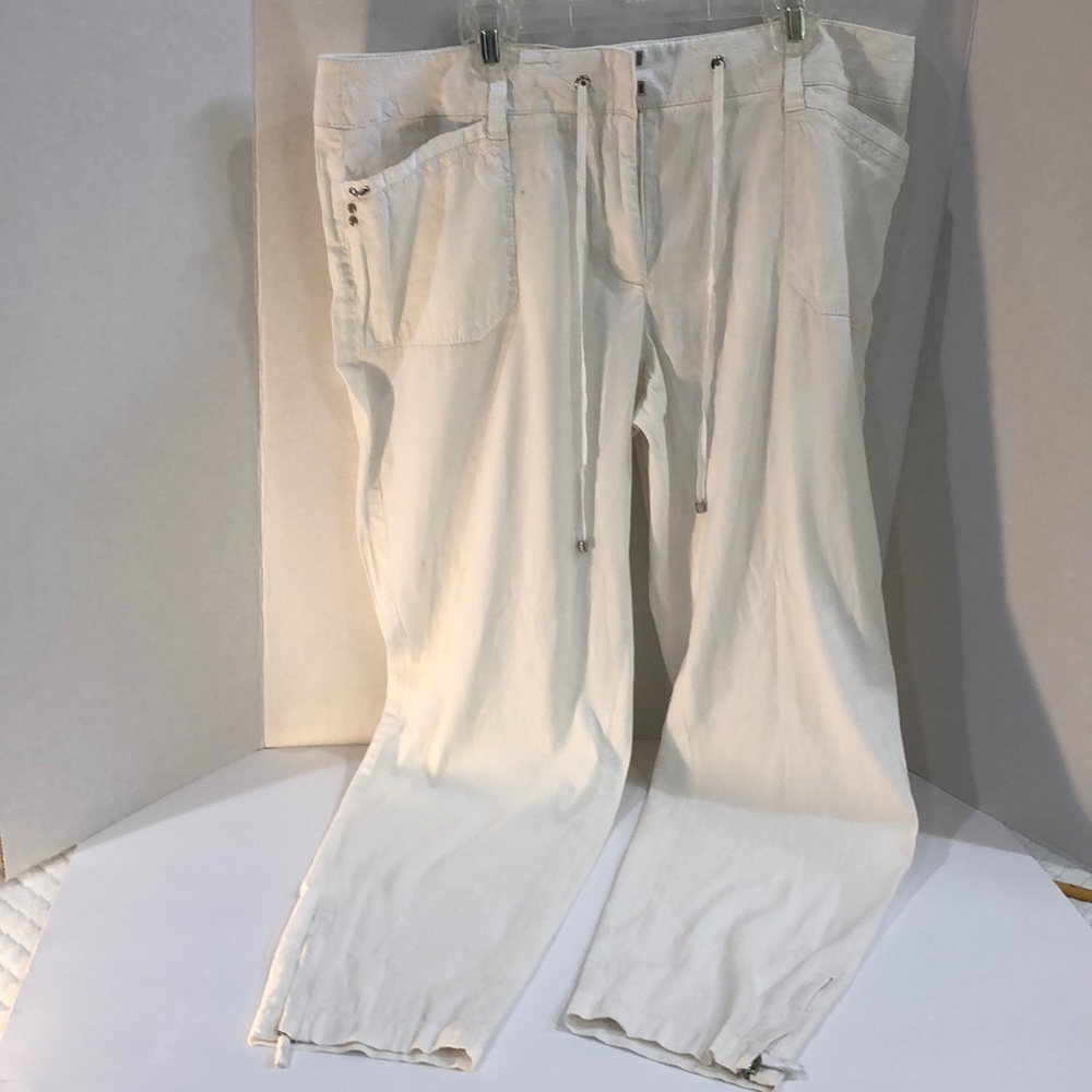 NWOT White House Black Market Cropped Pants WHBM